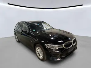 BMW 3 Series Touring 320e 2022