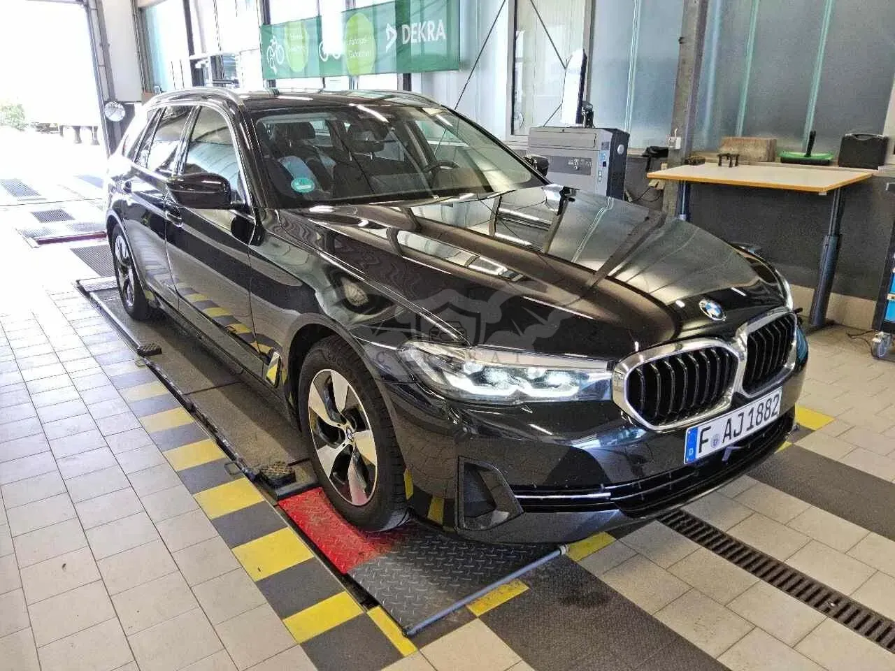 BMW 5 Series Touring 520d 2023