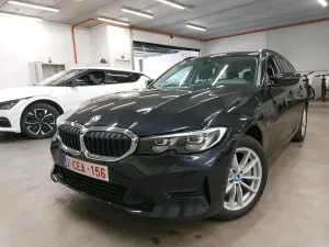 BMW 3 Series Touring 330e Business 2022