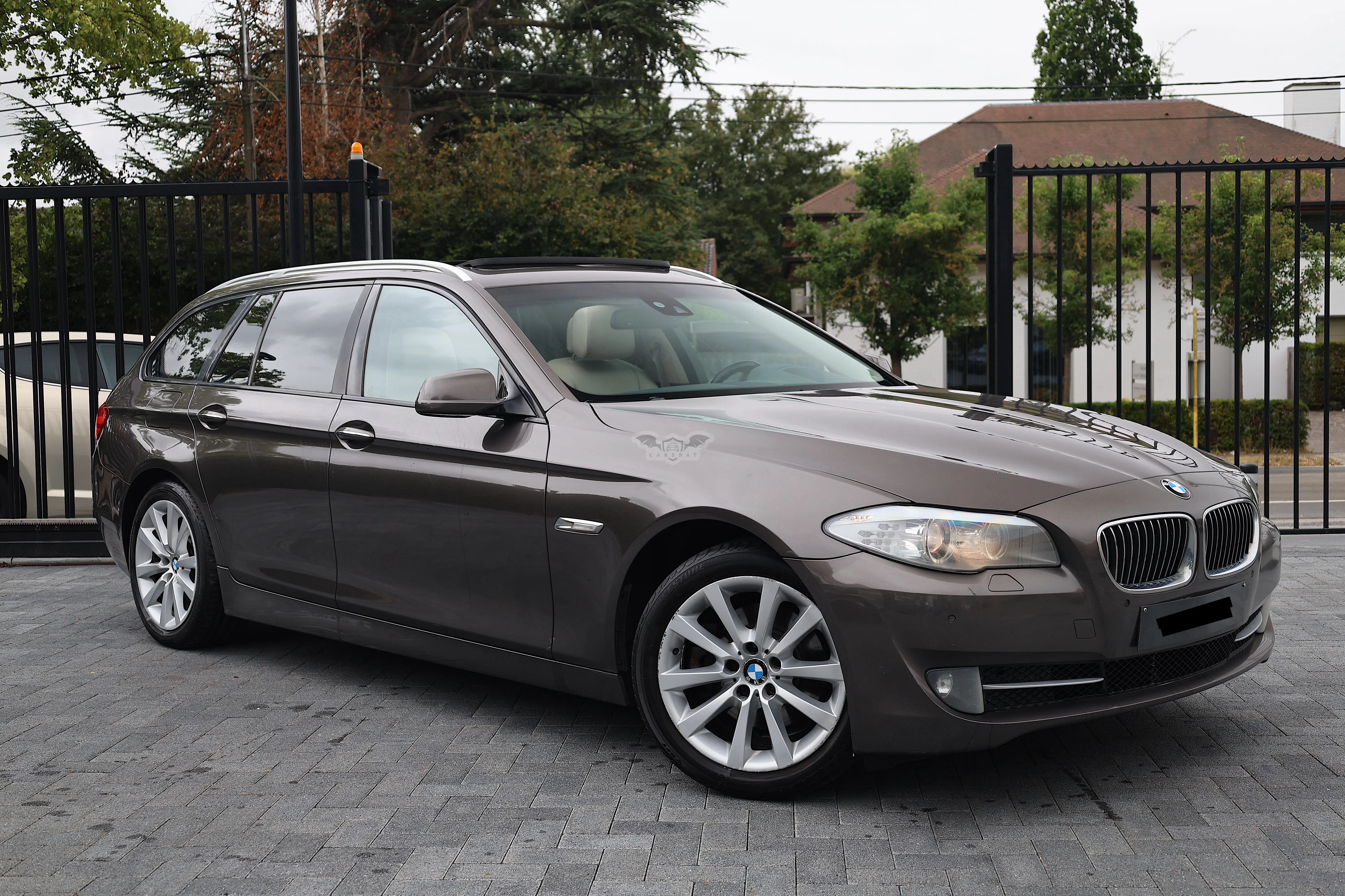 BMW 5 Series Touring 520d 2011