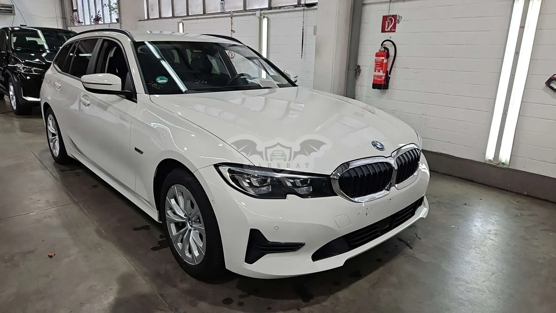 BMW 3 Series Touring 330e Advantage 2022