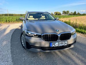 BMW 5 Series G30/G31 (2017-2023) 520e Luxury Line 2022