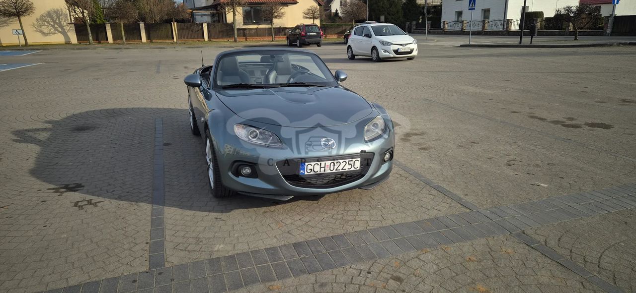 Mazda MX-5 (Miata) 2.0 MZR Roadster Coupe Automatik Center-Line 2012