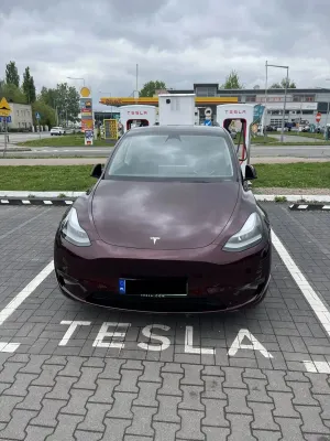 Tesla Model y 2024