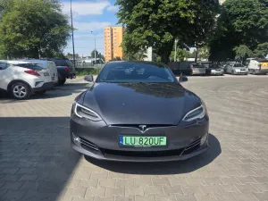 Tesla Model S 2020