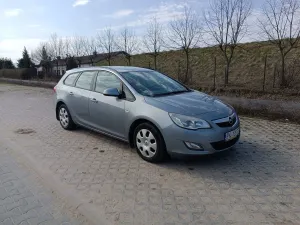 Opel Astra J 2011