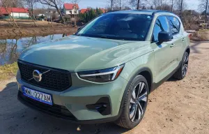 Volvo XC40 B5 AWD Ultimate Dark 2024