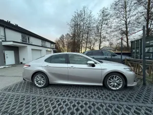 Toyota Camry 2.5 Hybrid Prestige CVT 2019
