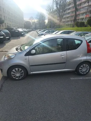 Peugeot 107 1.0 Happy 2012