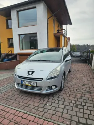 Peugeot 5008 I 2.0 HDi Family 7os 2011