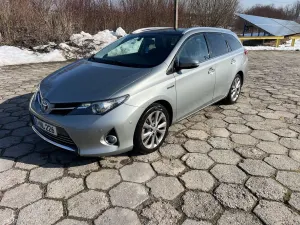 Toyota Auris II 1.8 HSD Prestige NAVI 2015