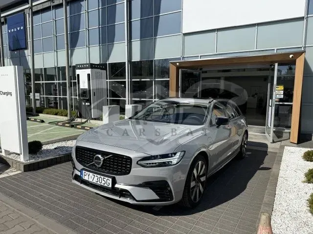 Volvo V90 2025