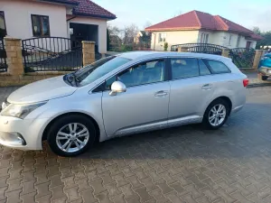 Toyota Avensis III 2.0 D-4D Sol 2012