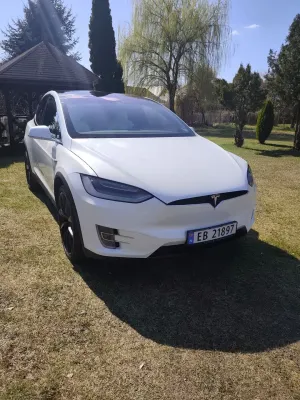 Tesla Model X 2020