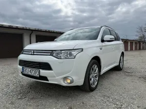 Mitsubishi Outlander III 2.0 4WD Top 2013