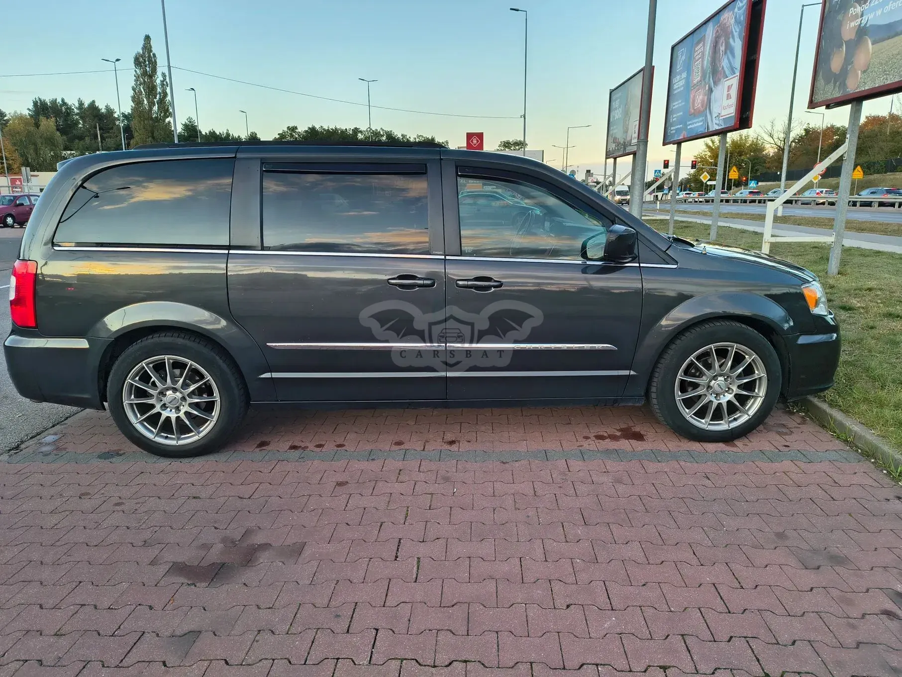 Chrysler Town & Country V 2011