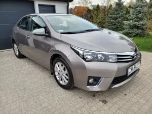 Toyota Corolla Seria E16 1.6 Premium + 2013