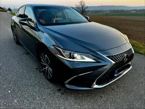 Lexus ES 300h Business Edition 2024
