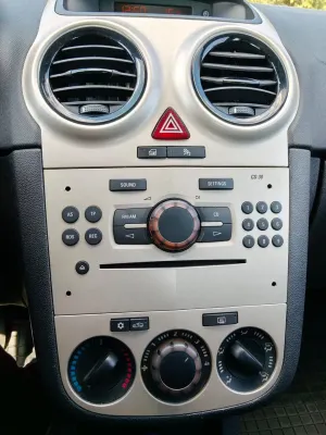Opel Corsa D 1.2 16V Essentia 2010