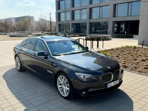 BMW 7 Series F01 750Li xDrive 2009