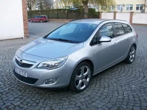 Opel Astra J 1.4 Turbo Innovation 2011