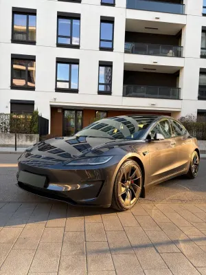 Tesla Model 3 2024