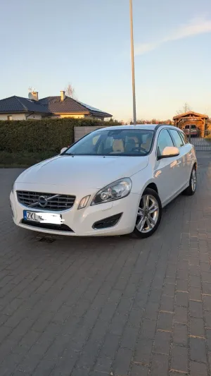 Volvo V60 I T3 Momentum 2011