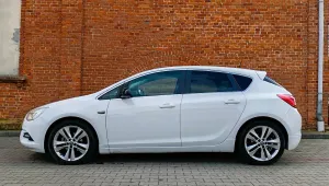 Opel Astra J 1.4 Turbo Sport 2012