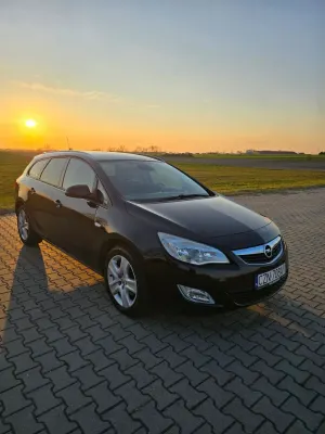 Opel Astra J 1.7 CDTI Sport 2011