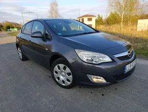 Opel Astra J 1.6 Catch me 2011