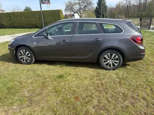 Opel Astra J 1.4 T Sport 2011