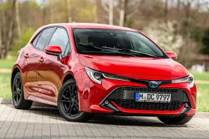 Toyota Corolla Seria E21 2.0 Teamplayer 2021