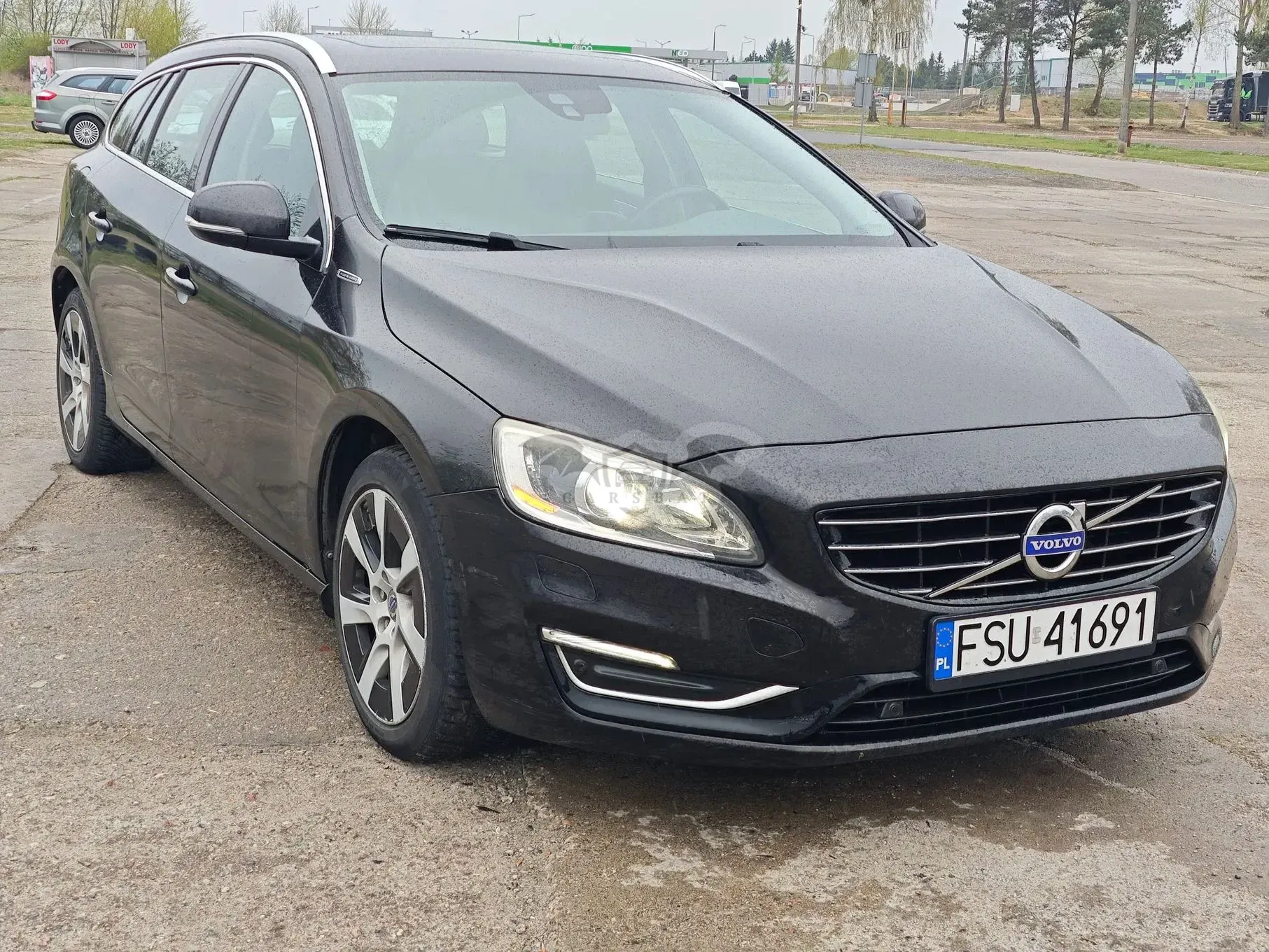 Volvo V60 I D6 AWD Plug-in Hybrid R-Design Summum 2014
