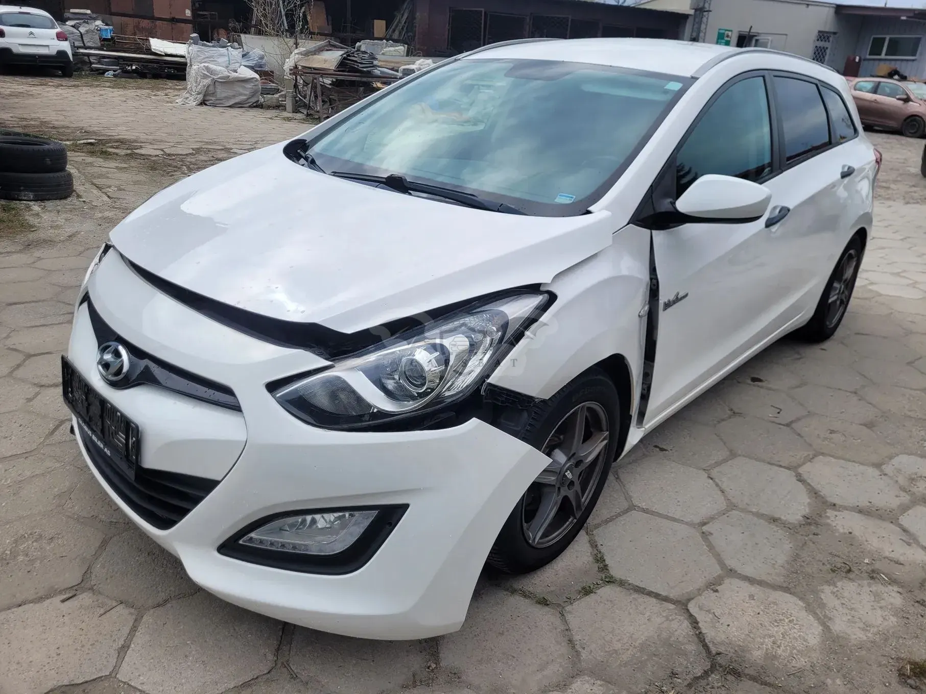 Hyundai i30 II blue 1.6 CRDi YES Gold 2014