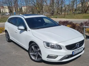 Volvo V60 I D6 AWD Plug-in Hybrid R-Design Summum 2015