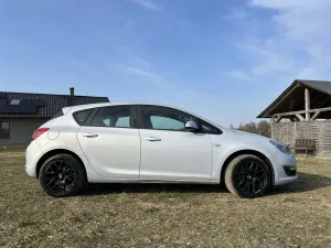 Opel Astra J 1.7 CDTI 2012