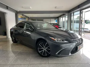 Lexus ES 300h Business Edition + 2022