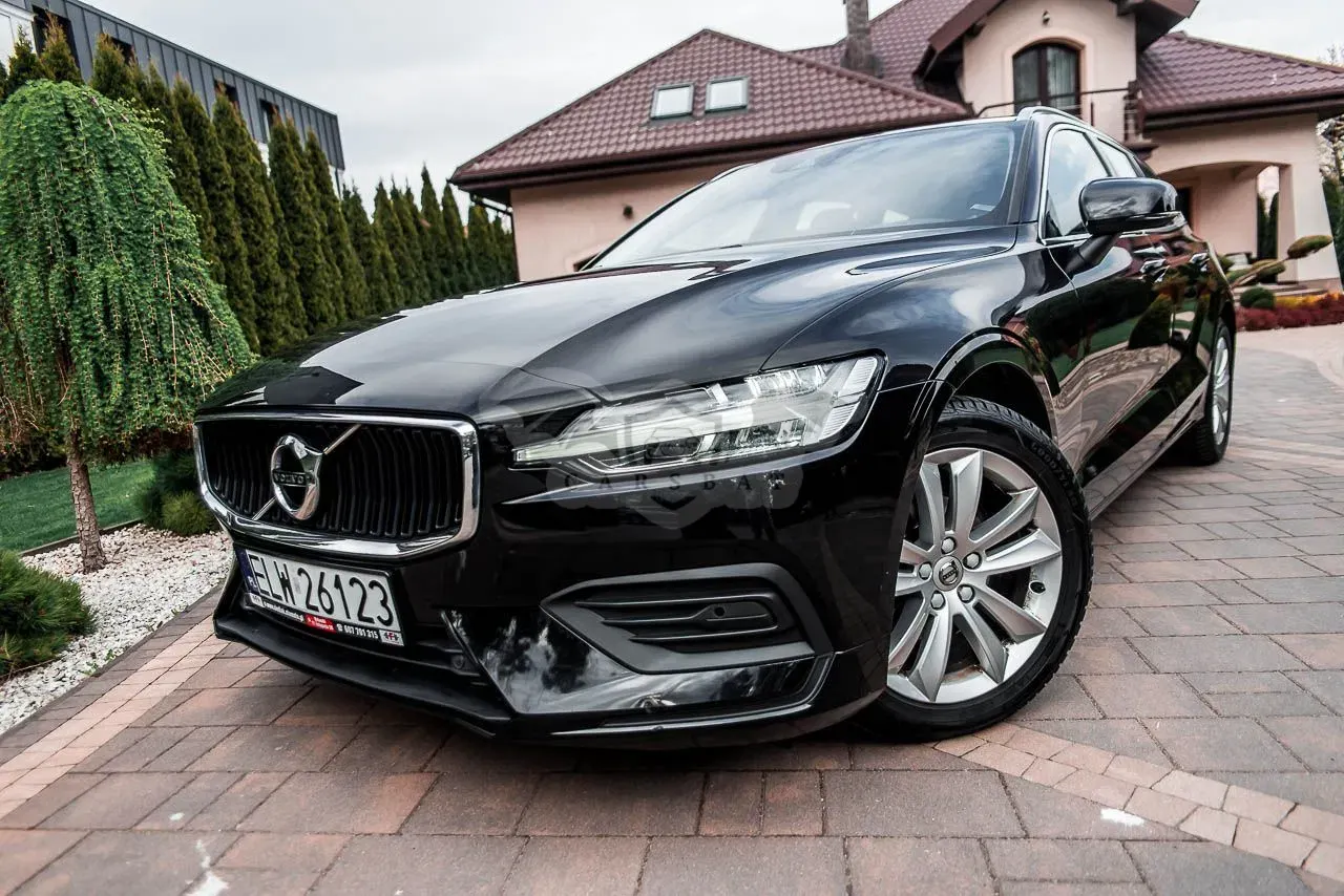 Volvo V60 II D3 Drive-E Momentum 2020