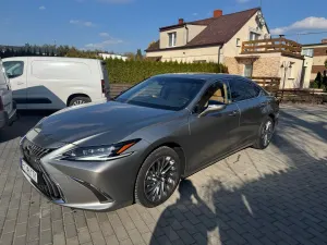 Lexus ES 300h Omotenashi 2025