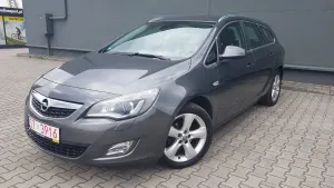 Opel Astra J 2011