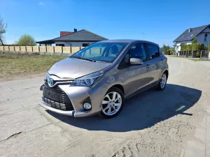 Toyota Yaris III Hybrid 100 Dynamic 2015