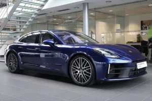 Porsche Panamera 4 2023