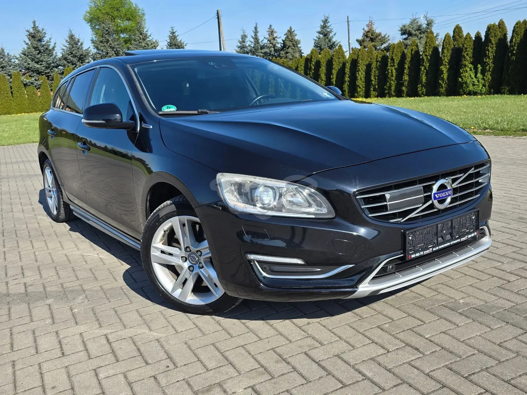 Volvo V60 I D6 AWD Plug-in Hybrid R-Design Summum 2013