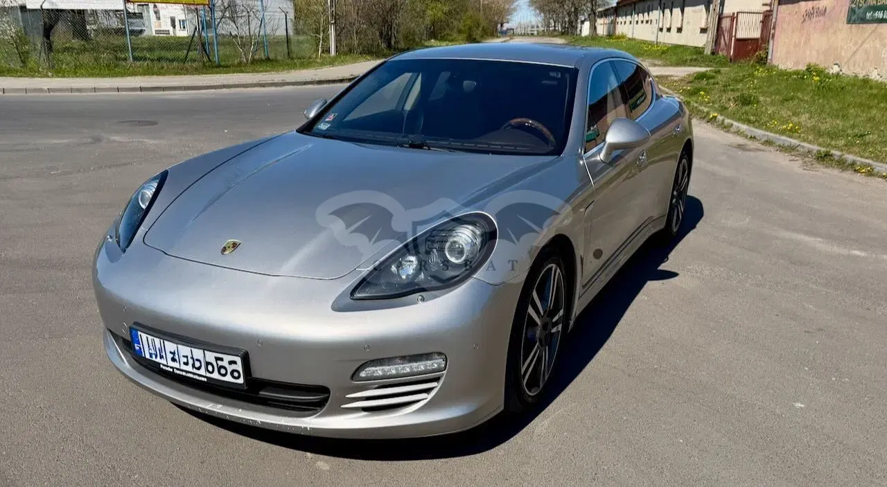 Porsche Panamera 4S 2011