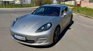 Porsche Panamera 4S 2011