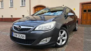 Opel Astra J 1.4 Turbo Sport 2011