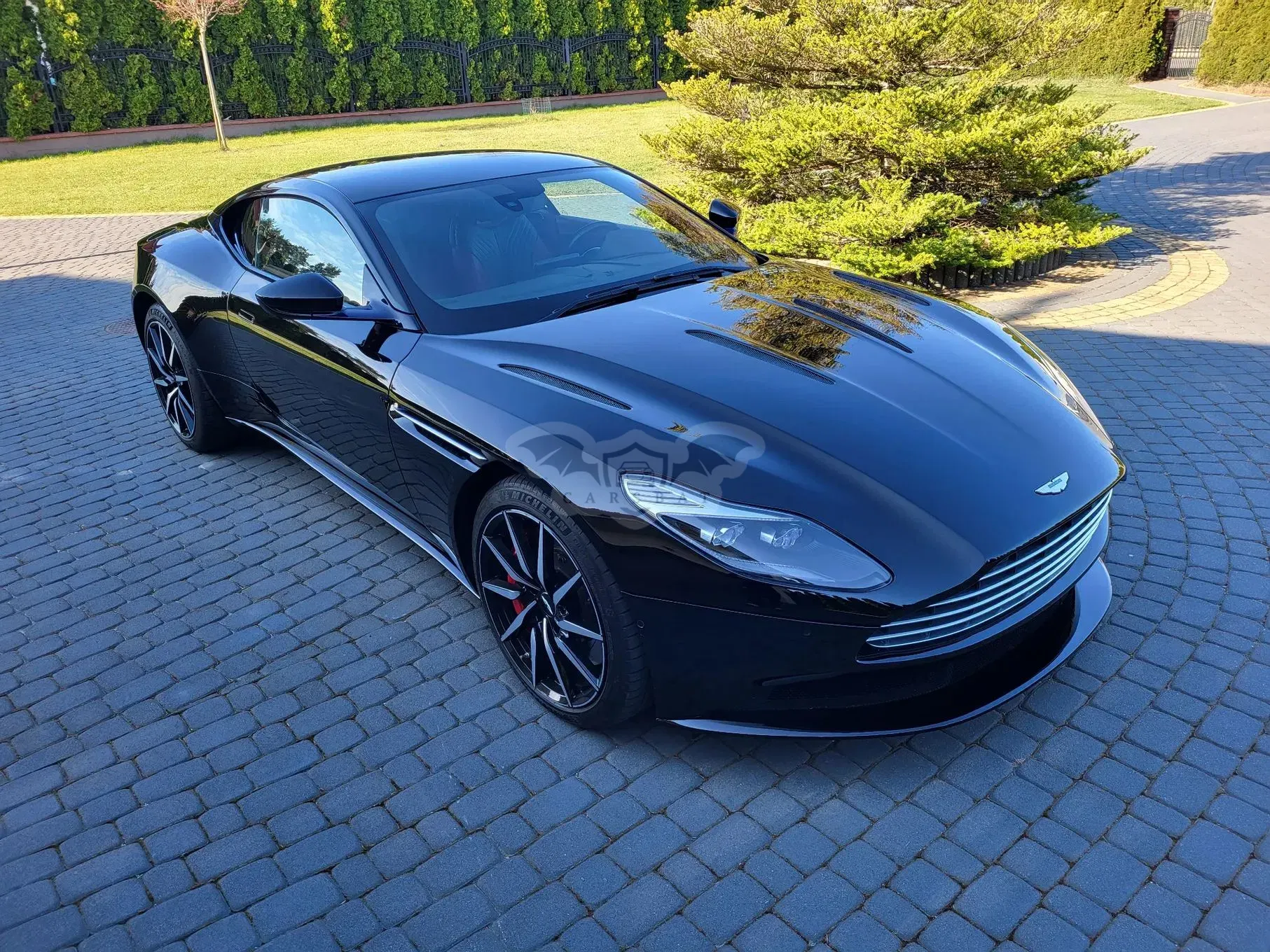 Aston Martin DB11 Launch Edition 2017