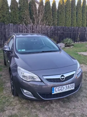 Opel Astra J 2011