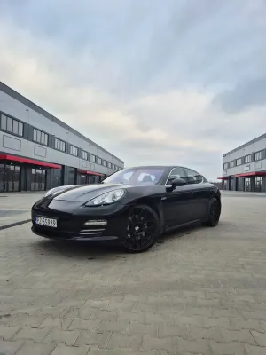 Porsche Panamera 4S 2010