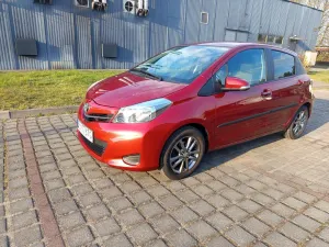 Toyota Yaris III 1.33 Selection Platinum 2014